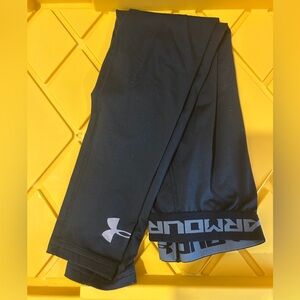 Under Armour Black Leggings/Base Layer - youth M